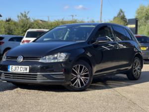 2017 Volkswagen Golf 2.0 Tdi Bluemotion Tech Se Nav in Black — image 5