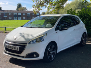 2016 Peugeot 208 1.2 Puretech Gt Line Euro 6 (s/s) 3dr in White — image 3