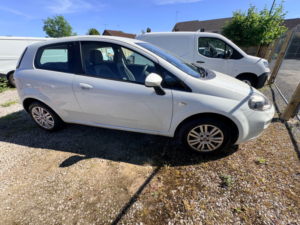 2013 Fiat Punto 1.2 Easy Hatchback 3dr Petrol Manual Euro 5 (69 Bhp) in White — image 4