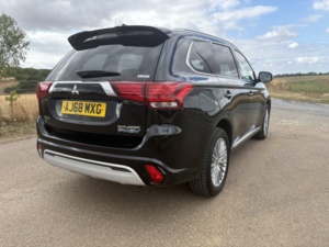 2019 Mitsubishi Outlander 2.4 H Twinmotor 13.8kwh Juro in Black — image 5