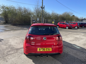 2006 Volkswagen Golf 3.2 V6 R32 in Red — image 4