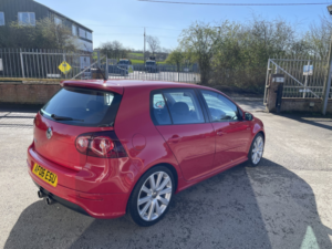 2006 Volkswagen Golf 3.2 V6 R32 in Red — image 5