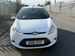 2011 Ford Fiesta 1.4 Titanium in White — image 2