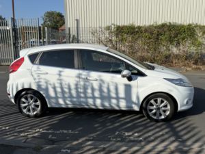 2011 Ford Fiesta 1.4 Titanium in White — image 5