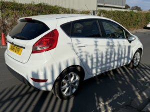 2011 Ford Fiesta 1.4 Titanium in White — image 6
