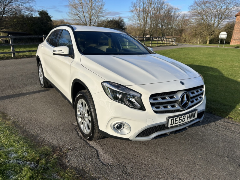 2018 Mercedes-Benz Gla 1.6 Gla200 Se in White — image 1