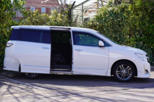 2012 Nissan Elgrand 2.5 Highway Star Urban Chrome 5dr 7 Seats in White — image 3