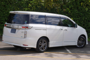 2012 Nissan Elgrand 2.5 Highway Star Urban Chrome 5dr 7 Seats in White — image 4