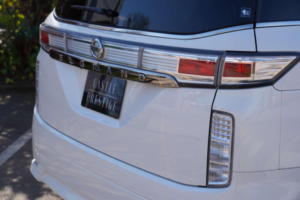 2012 Nissan Elgrand 2.5 Highway Star Urban Chrome 5dr 7 Seats in White — image 5
