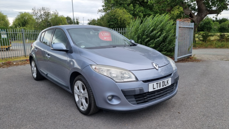 2011 Renault Megane 1.6 16v Dynamique Tomtom in Blue — image 1