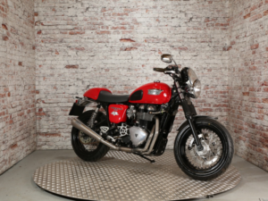 2010 Triumph Thruxton 900 in Red — image 3