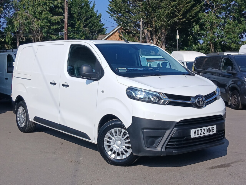 2022 Toyota Proace D Icon Lwb — image 1