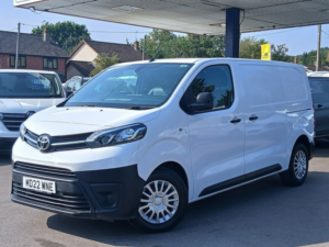2022 Toyota Proace D Icon Lwb — image 2