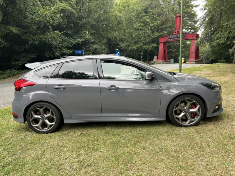 2016 Ford Focus 2.0 Tdci St-3 in Grey — image 1