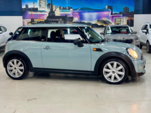 2013 MINI Hatch 1.6 First Euro 6 3dr in Blue — image 2