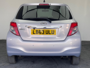 2013 Toyota Yaris 1.33 Dual Vvt-I Tr Multidrive S Euro 5 5dr in Purple — image 5