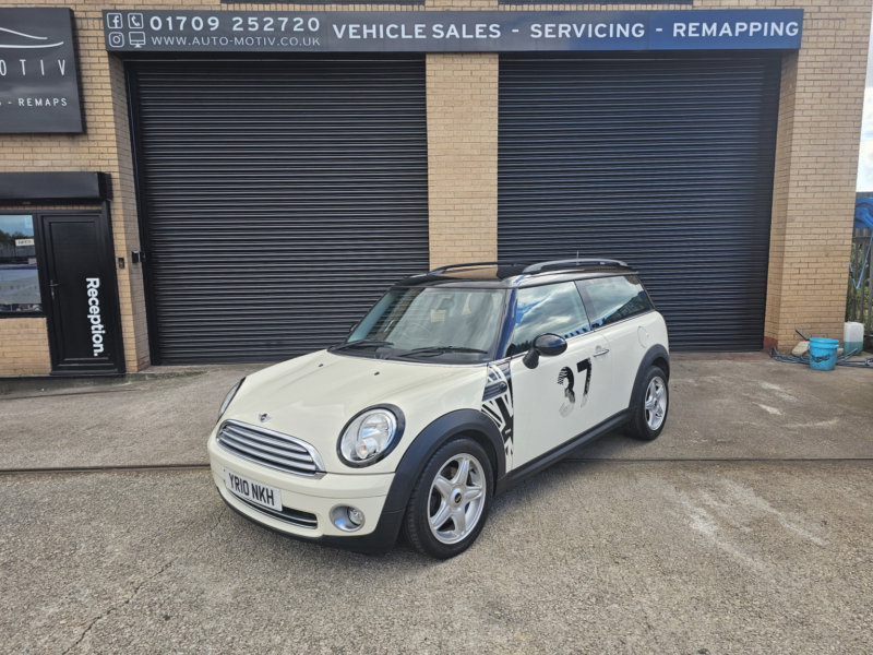 2010 MINI Clubman 1.6 Cooper Clubman in White — image 1