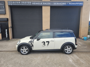 2010 MINI Clubman 1.6 Cooper Clubman in White — image 2