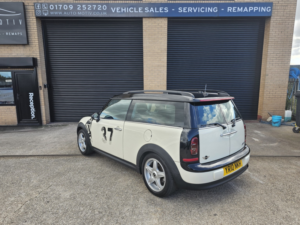 2010 MINI Clubman 1.6 Cooper Clubman in White — image 3