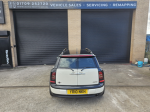 2010 MINI Clubman 1.6 Cooper Clubman in White — image 4