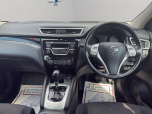2014 Nissan Qashqai 1.6 Dci Acenta SUV 5dr Diesel Xtron 2WD Euro 5 (s/s) (130 Ps) in Black — image 2