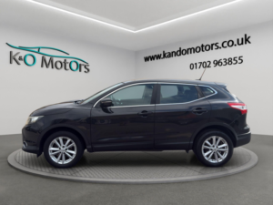 2014 Nissan Qashqai 1.6 Dci Acenta SUV 5dr Diesel Xtron 2WD Euro 5 (s/s) (130 Ps) in Black — image 3