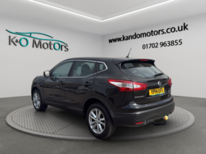 2014 Nissan Qashqai 1.6 Dci Acenta SUV 5dr Diesel Xtron 2WD Euro 5 (s/s) (130 Ps) in Black — image 4