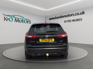 2014 Nissan Qashqai 1.6 Dci Acenta SUV 5dr Diesel Xtron 2WD Euro 5 (s/s) (130 Ps) in Black — image 5