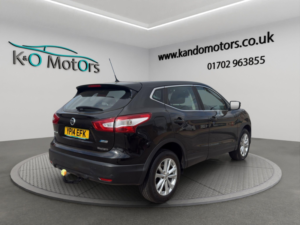 2014 Nissan Qashqai 1.6 Dci Acenta SUV 5dr Diesel Xtron 2WD Euro 5 (s/s) (130 Ps) in Black — image 6