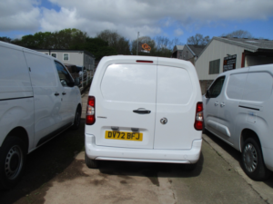 2022 Vauxhall Combo 1.5 Turbo D 2300 Sportive in White — image 5