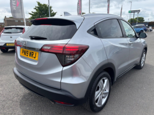 2019 Honda Hr-V I-Vtec Ex in Silver — image 6
