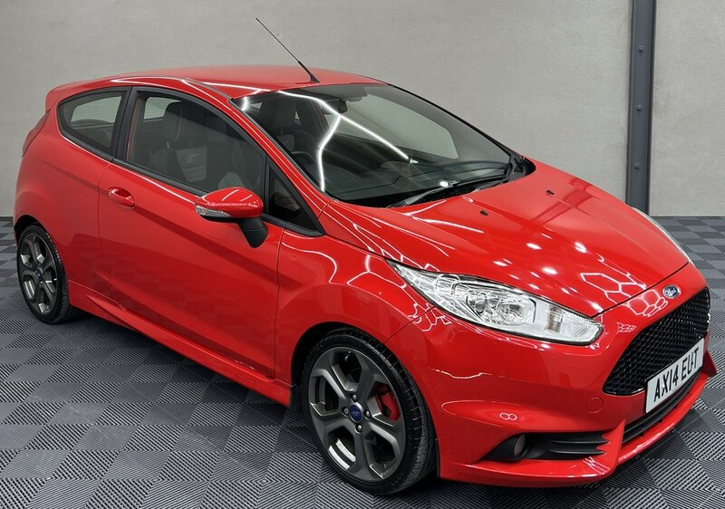 2014 Ford Fiesta 1.6 Fiesta St Turbo 3dr in Red — image 1