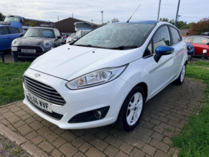 2017 Ford Fiesta 1.25 Zetec White Edition Euro 6 5dr in White — image 3