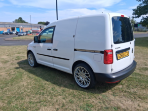 2019 Volkswagen Caddy 2.0 Tdi C20 Bluemotion Tech Startline Panel Van 5dr Diesel Manual Swb Euro 6 (s/s) (75 Ps) in White — image 3