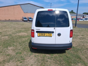 2019 Volkswagen Caddy 2.0 Tdi C20 Bluemotion Tech Startline Panel Van 5dr Diesel Manual Swb Euro 6 (s/s) (75 Ps) in White — image 4
