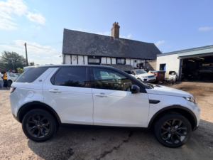 2018 Land Rover Discovery Sport Td4 Landmark in White — image 6