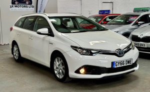 2016 Toyota Auris 1.8 Vvt-H Business Edition Touring Sports CVT Euro 6 (s/s) 5dr in White — image 2