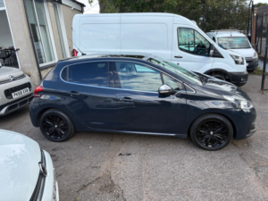 2017 Peugeot 208 1.2 Puretech Allure Premium Hatchback 5dr Petrol Manual Euro 6 (82 Ps) in Grey — image 2