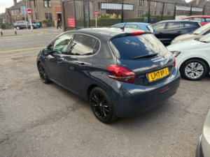 2017 Peugeot 208 1.2 Puretech Allure Premium Hatchback 5dr Petrol Manual Euro 6 (82 Ps) in Grey — image 5