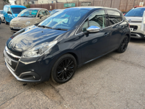 2017 Peugeot 208 1.2 Puretech Allure Premium Hatchback 5dr Petrol Manual Euro 6 (82 Ps) in Grey — image 6