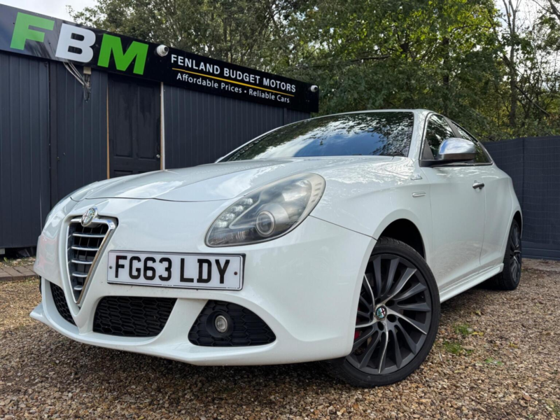 2013 Alfa Romeo Giulietta 2.0 Jtdm-2 Sportiva Euro 5 (s/s) 5dr in White — image 1
