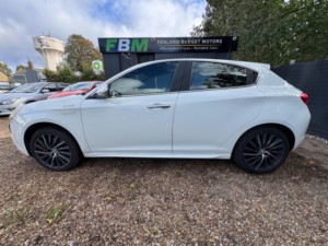 2013 Alfa Romeo Giulietta 2.0 Jtdm-2 Sportiva Euro 5 (s/s) 5dr in White — image 2