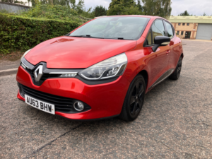2013 Renault Clio 1.2 16v Dynamique Medianav Hatchback 5dr Petrol Manual Euro 5 (75 Ps) in Red — image 3