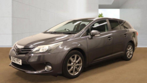2012 Toyota Avensis 2.0 D-4d T4 Tourer Euro 5 5dr in Grey — image 2