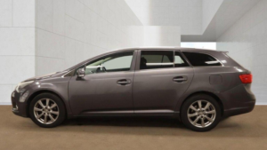 2012 Toyota Avensis 2.0 D-4d T4 Tourer Euro 5 5dr in Grey — image 6