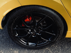 2013 Renault Clio 1.6 Tce Renaultsport Lux Edc Euro 5 5dr in Yellow — image 5
