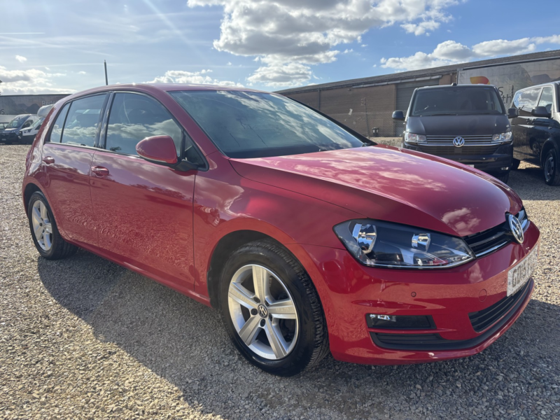 2015 Volkswagen Golf 1.4 Tsi Bluemotion Tech Match in Red — image 1