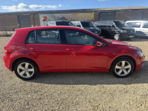 2015 Volkswagen Golf 1.4 Tsi Bluemotion Tech Match in Red — image 2