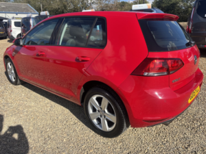 2015 Volkswagen Golf 1.4 Tsi Bluemotion Tech Match in Red — image 5