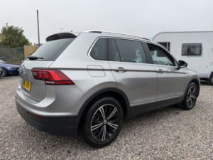 2017 Volkswagen Tiguan 2.0 Tdi Se in Silver — image 2